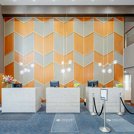 Sandman Signature Mississauga Hotel-2