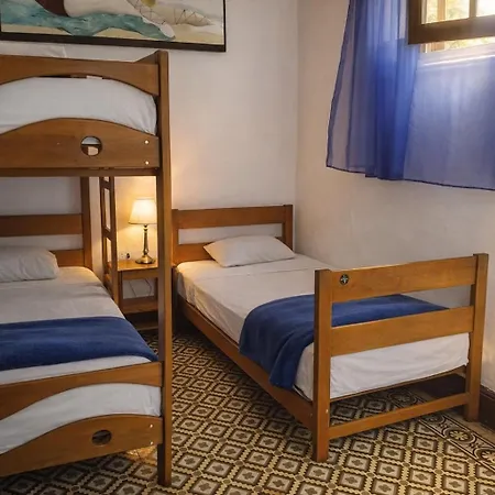 1900 Backpacker'S Hostel-3