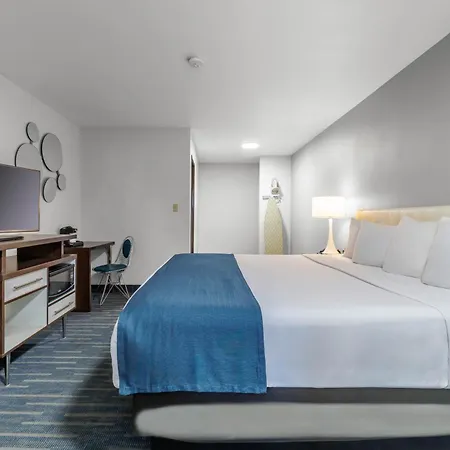 Days Inn & Suites By Wyndham Flagstaff I-40-3