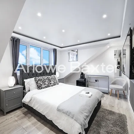Hackney Suites - En-Suite Rooms & Amenities-3