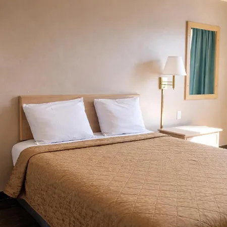 Tree Inn & Suites Albuquerque-3