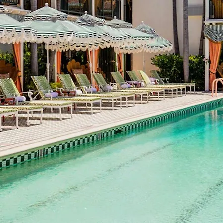 The Lafayette Hotel, Swim Club & Bungalows-2