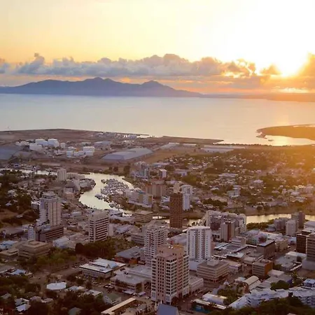 Castle Hill Townsville, Pool House With Ocean Views-3