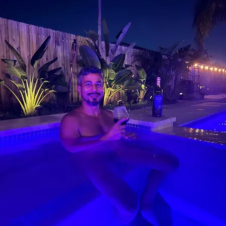 Blue Lizard - Men Only Clothing Optional - Guesthouse & Spa-2