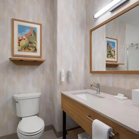 Hampton Inn & Suites Ontario-2