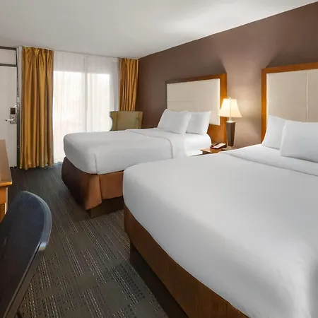 Wyndham Garden Detroit Metro Airport-2