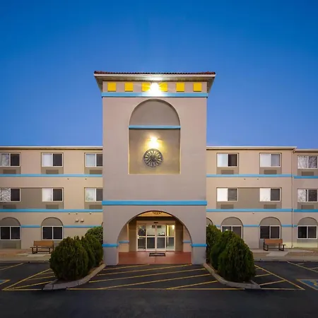 Days Inn & Suites By Wyndham Airport Albuquerque-3