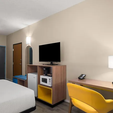 Days Inn & Suites By Wyndham Airport Albuquerque-2
