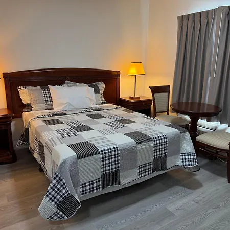Knights Inn London Ontario-3