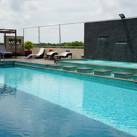 Flora Airport Hotel And Convention Centre Kochi-3