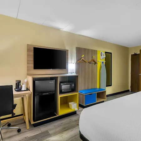 Days Inn By Wyndham Minot-2