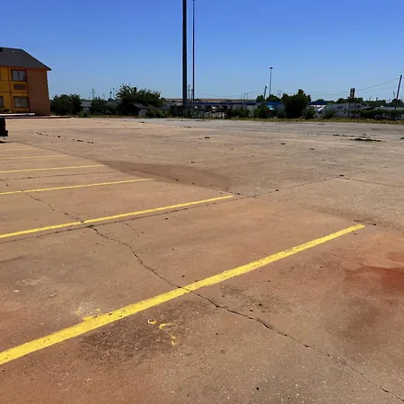 Econo Inn And Suites-3