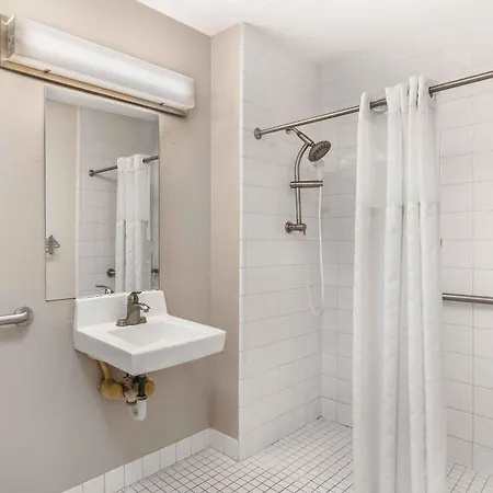 Extended Stay America Suites - Tampa - Airport - N Westshore Blvd-2