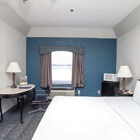 Chateau Hotel And Conference Center-3