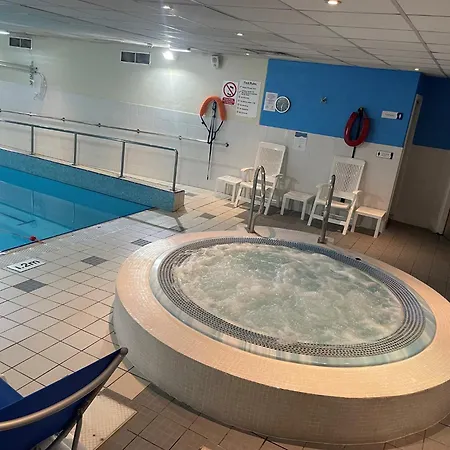 Holiday Inn Edinburgh Zoo By Ihg-2