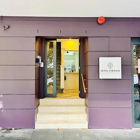 Hotel Emerald-2