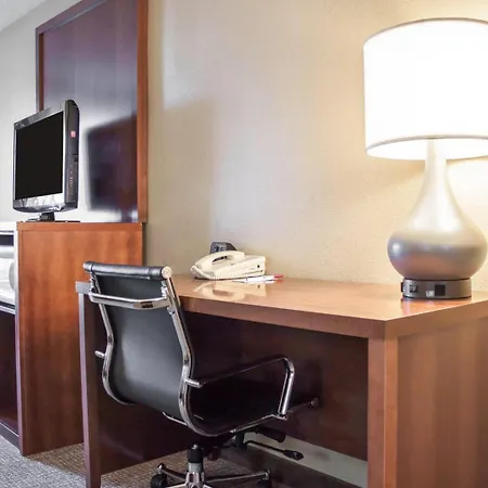 Comfort Suites Airport-3