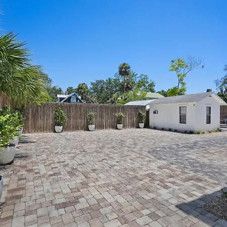 Remodeled Historic 1800S Carriage House, The Castle Garden, Colonial Modern Mansion-2