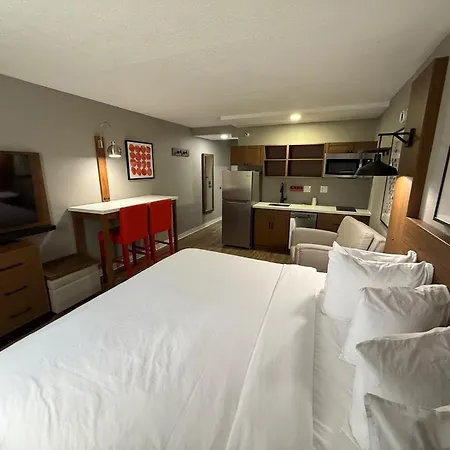 Ramada By Wyndham Albuquerque Midtown-2