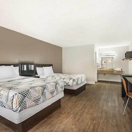 Travelodge By Wyndham Norfolk Airport-3