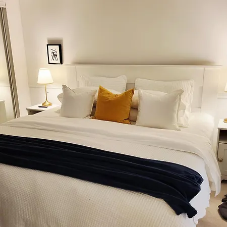Stylish Downtown Toronto Residential Hotel-3