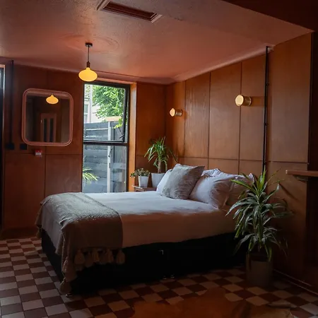 The Lodge Of Heavy Leisure-3