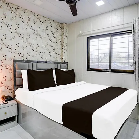 Fabhotel Hans Residency-3