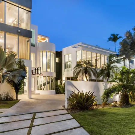 Villa Seminole Luxurious Waterfront Retreat With Pool Gym Hot Tub-3