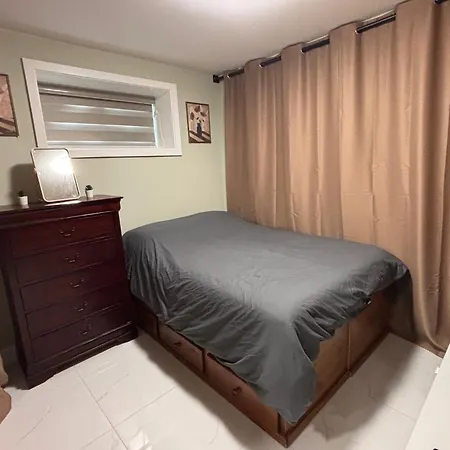 Private Bachelor Suite Near Pne-3