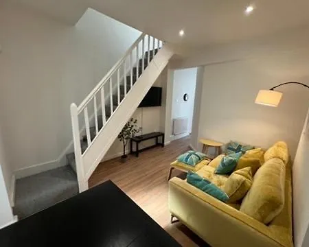 Windsor House Liverpool 3 Bed 2 Bath Free Parking-2