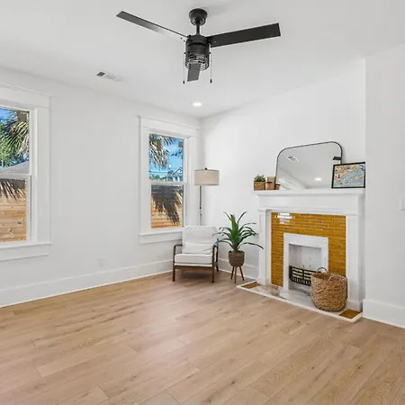 Wright Street Royale- New Downtown With Pool!-2
