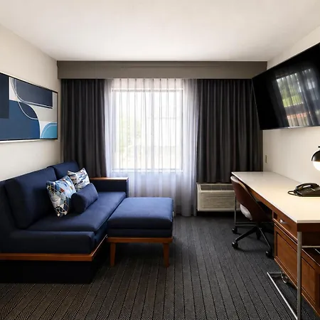 Courtyard By Marriott Houston Hobby Airport-2