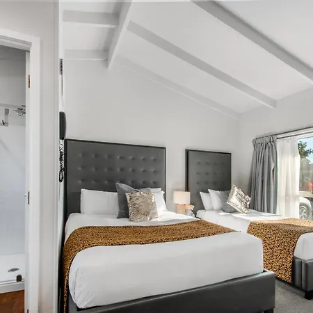 Middlemore Motel-2
