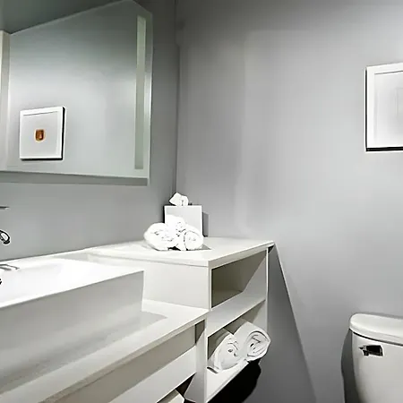 Sportsmen'S Lodge Hotel-2