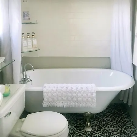 Casita Gundry- Boutique Hideaway, Quaint Historic Charm-3
