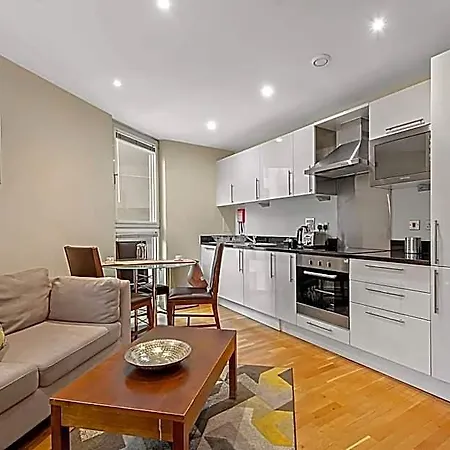 Lanterns Court Serviced Apartments By Thesqua.Re-2