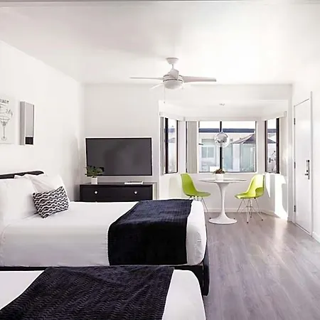 The Three Fifty Hotel (Adults Only)-3