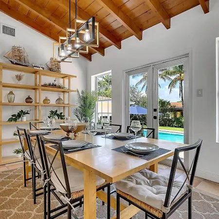Villa Rustica 5 Bedroom 3 Bath With Pool Next To River 1800-3