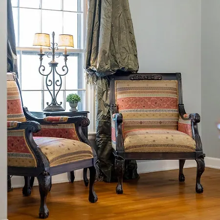 Historic Mansion-King Suite-The Royal Crown-3
