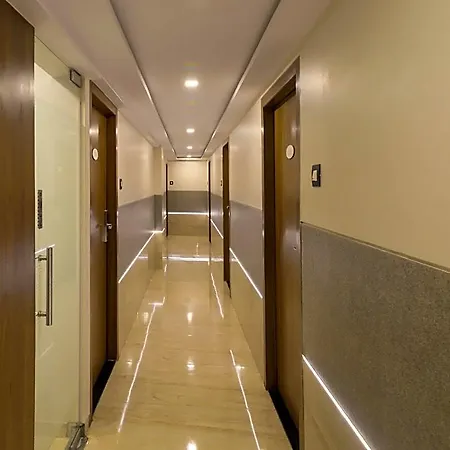 Qubestay Airport Capsule Hotel & Hostel-2