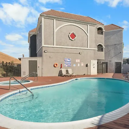 Ramada By Wyndham Ontario Airport & Convention Center-2