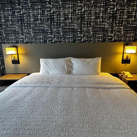 Pittsburgh Airport Inn And Suites-2