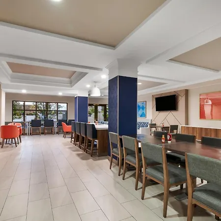 Holiday Inn Express & Suites Buffalo Airport, Ny-3