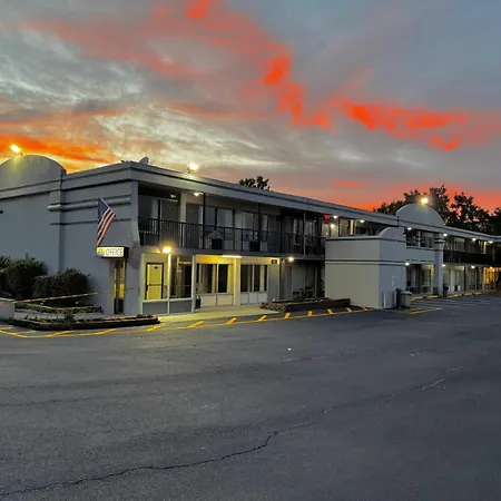 Days Inn & Suites By Wyndham Dayton North-3