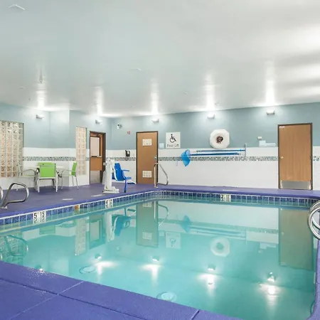 Holiday Inn Express & Suites-3