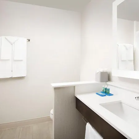 Holiday Inn Express & Suites San Antonio North-Windcrest By Ihg-2