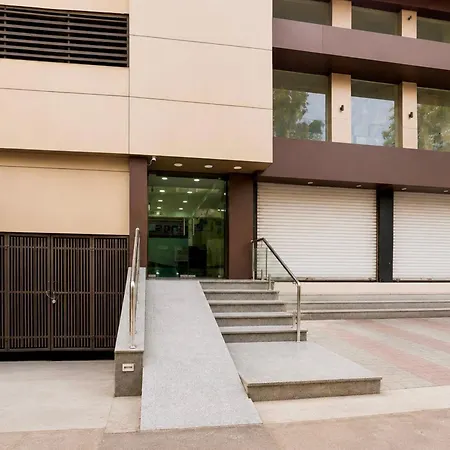 Townhouse Oak Central Bus Station Rajkot Formerly Simran Raghuveer-2