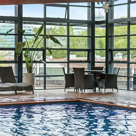 Novotel Canberra-3