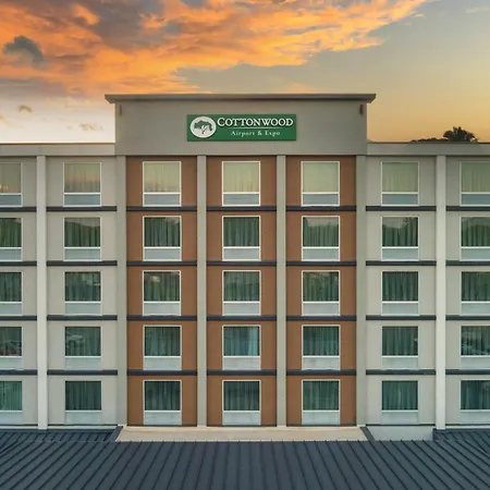 Cottonwood Airport & Expo Hotel Louisville-3
