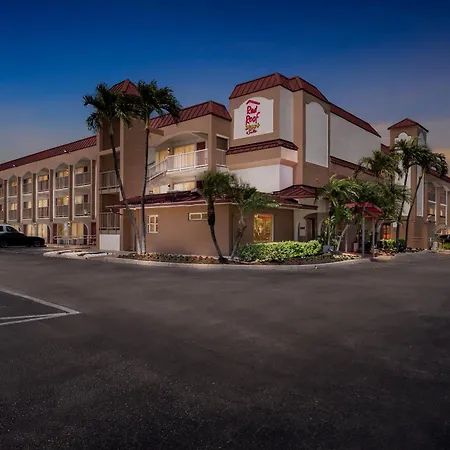 Red Roof Inn Plus+ & Suites Naples Downtown-5Th Ave S-3